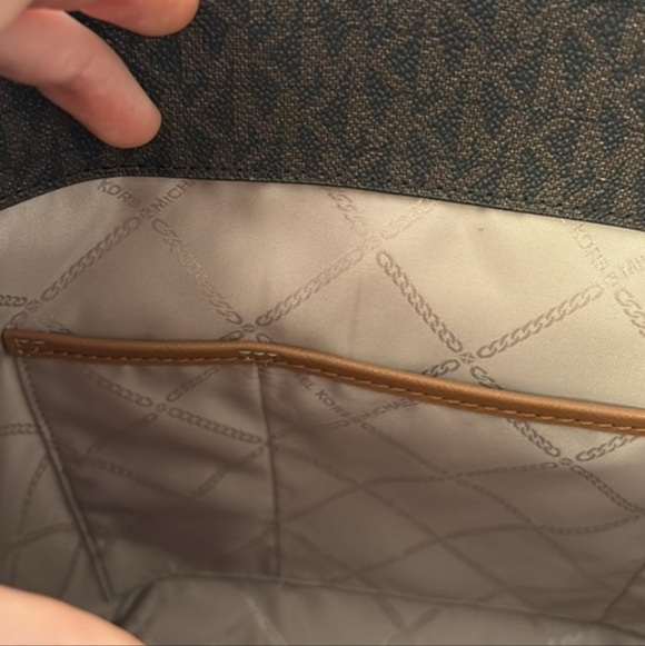 Michael Kors Jet Set Large Logo Pocket Tote Bag - Picture 12 of 16